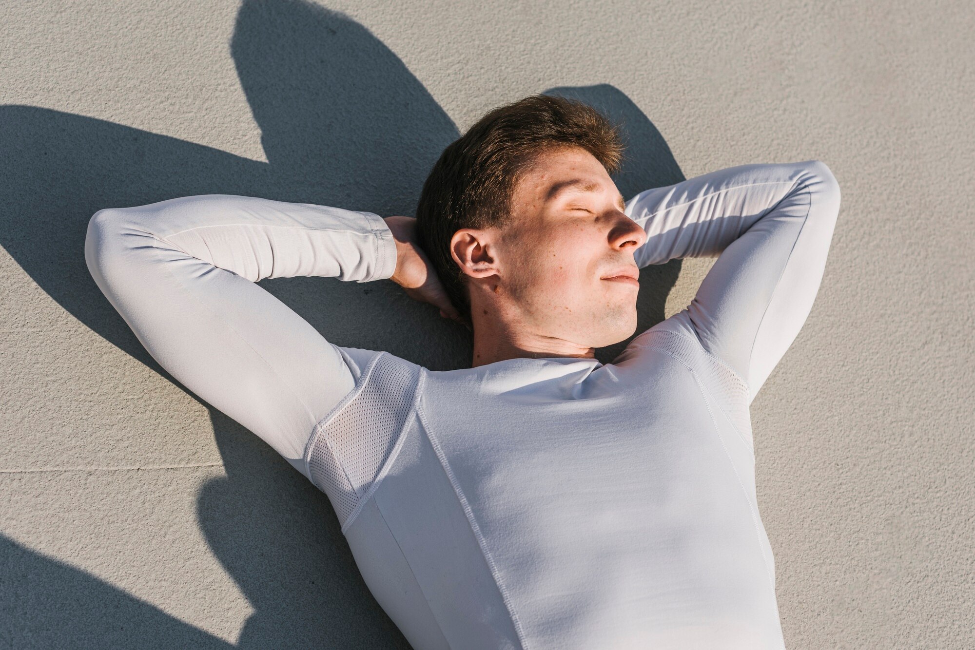 Persona en posición de descanso activo